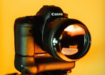 The Canon ELPH 180 is a tiny, light, and adaptable camera.