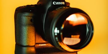 The Canon ELPH 180 is a tiny, light, and adaptable camera.