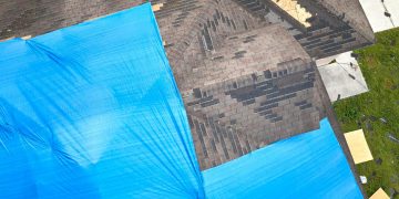 Steps to Apply a Roof Tarp to your Home and Save MoneySteps to Apply a Roof Tarp