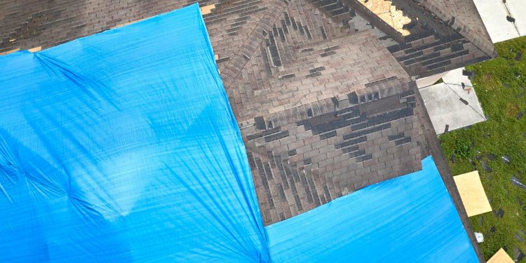 Steps to Apply a Roof Tarp to your Home and Save MoneySteps to Apply a Roof Tarp