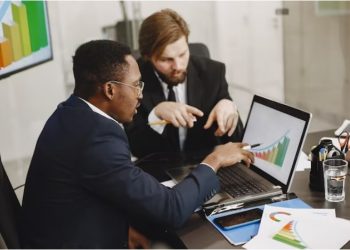 Wealth Management: Exploring the Pros and Cons