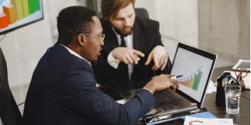 Wealth Management: Exploring the Pros and Cons