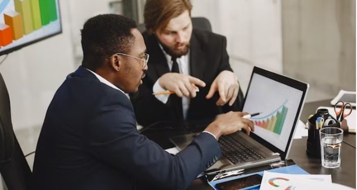 Wealth Management: Exploring the Pros and Cons