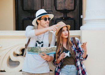 Tourists hey Khao Yai National Park Giving a New Year’s gift, free entry for 2 days, inviting you to join in making offerings to monks.