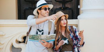 Tourists hey Khao Yai National Park Giving a New Year’s gift, free entry for 2 days, inviting you to join in making offerings to monks.