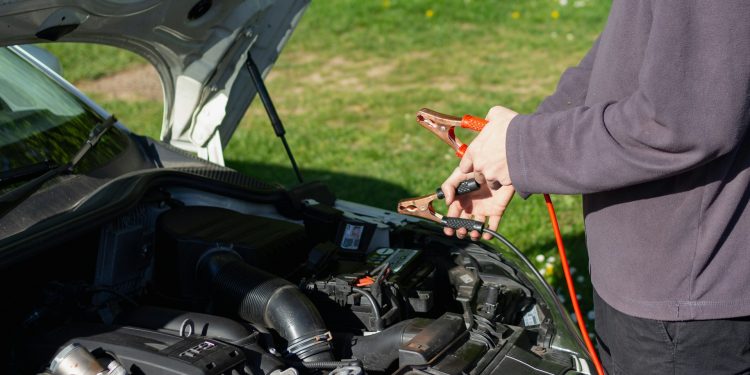 Navigating Roadside Emergencies with Confidence: A Guide by JT Roadside Emergency Service