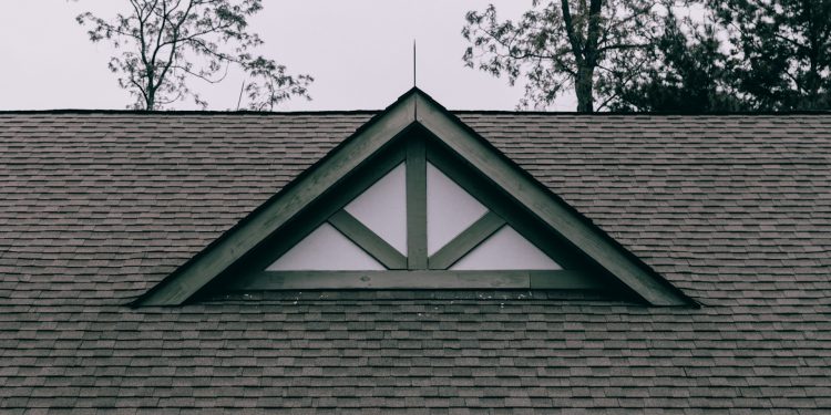 Choosing the Best Roofing Materials for Leo-Cedarville’s Climate