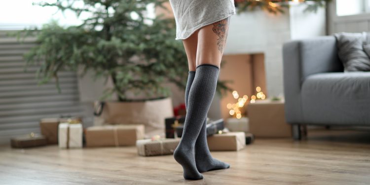 Standing Concerts and Events: Conquer the Crowd with Comfort and Support – The Power of Compression Socks