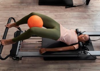 The Difference Between Reformer and Mat Pilates Explained