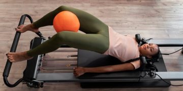The Difference Between Reformer and Mat Pilates Explained