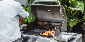 Why Stainless Steel Is Better Than Solid Wood for Outdoor Kitchens